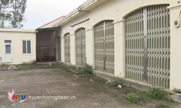 Chợ tiền tỷ bỏ hoang