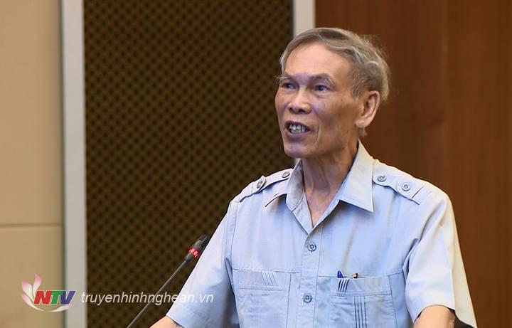 Chuyên gia Trương Đình Tuyển phát biểu tại hội thảo.