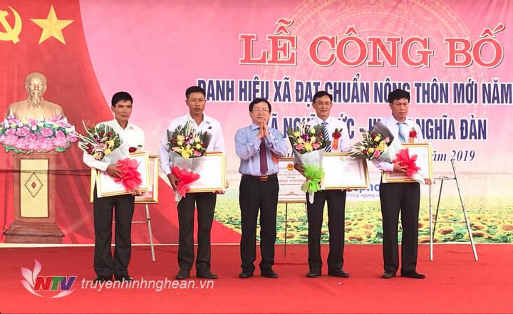 Trao Bằng khen của PG88 go Bắn cá UBND tỉnh cho các cá nhân, tập thể đạt thành tích trong xây dựng NTM.