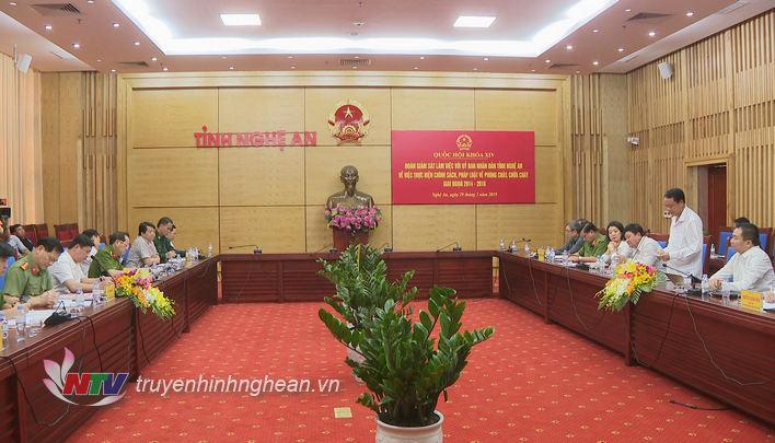 Toàn cảnh buổi làm việc.