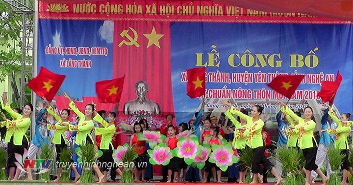 Văn nghệ chào mừng buổi lễ.