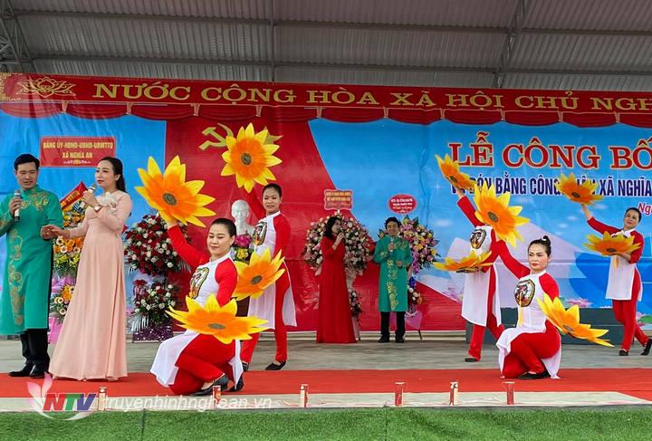 Tiết mục văn nghệ chào mừng buổi lễ.