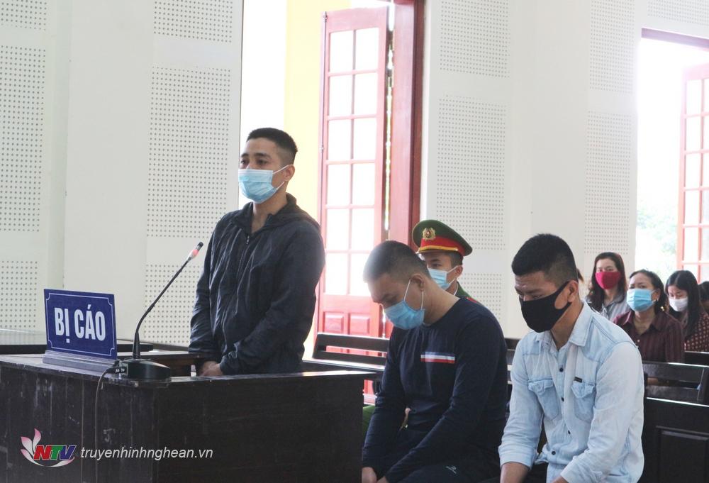 Ba bị cáo tại phiên tòa.