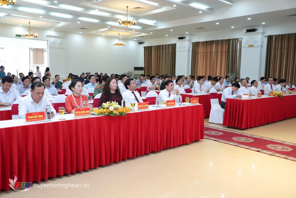 Các đại biểu dự lễ trao giải.