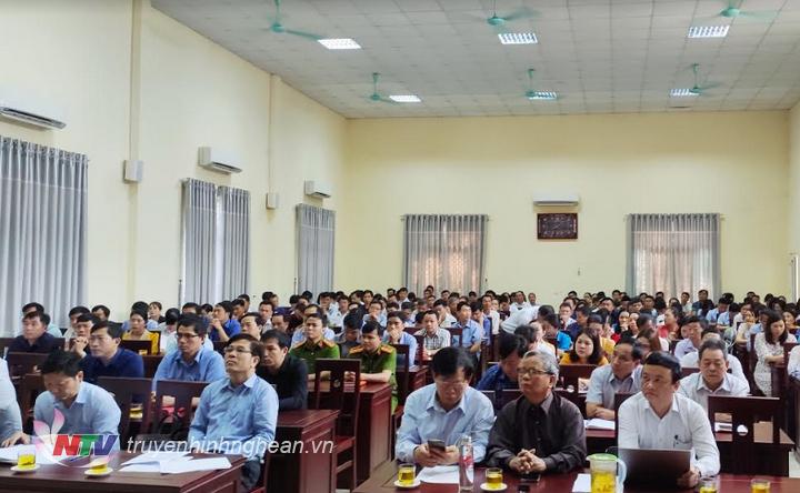 Các đại biểu dự buổi nói chuyện chuyên đề.