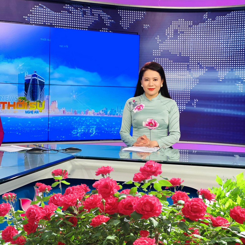 Hình ảnh PTV với tà áo dài trong PG88.com Win thời sự hàng ngày của NTV.