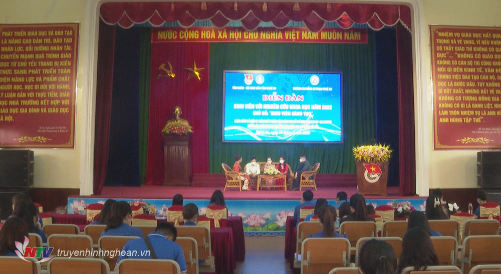 Toàn cảnh diễn đàn