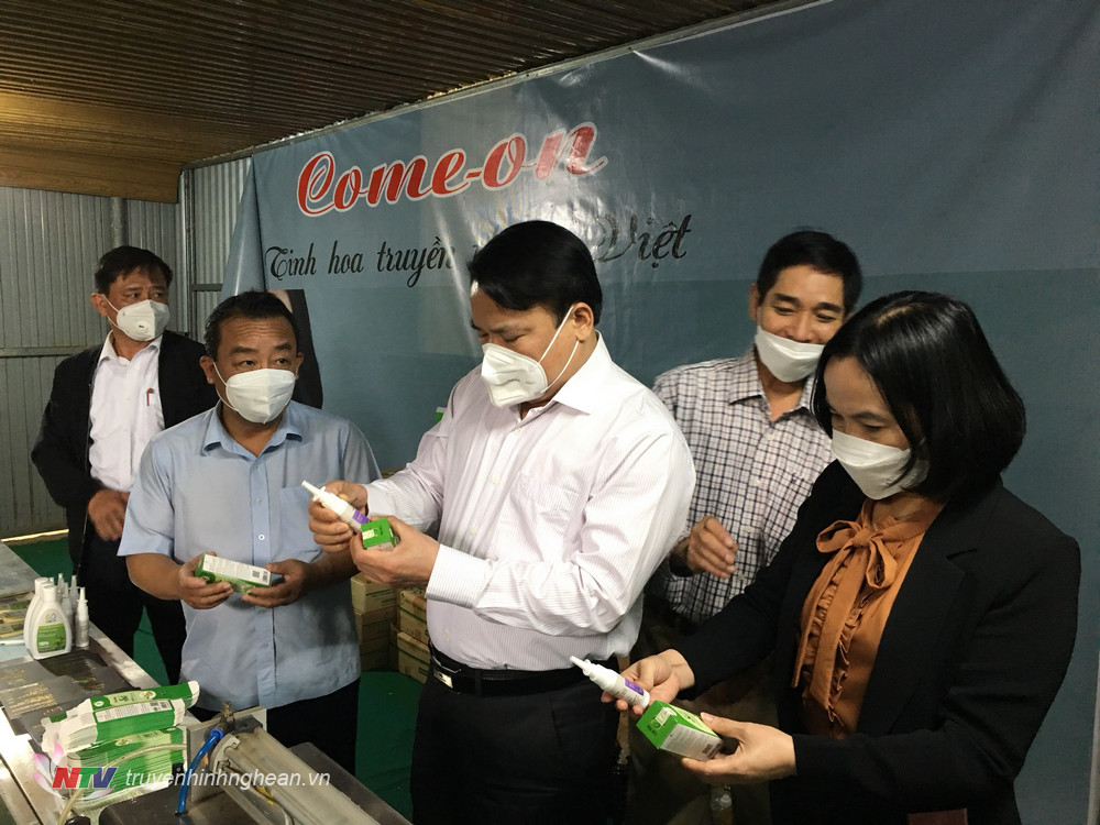 3.Lãnh đạo Sở Nông nghiệp và Phát triển nông thôn và huyện Đô Lương đánh giá cao về mô hình sản xuất bí xanh ở xã Trung Sơn3.Lãnh đạo Sở Nông nghiệp và Phát triển nông thôn và huyện Đô Lương đánh giá cao về mô hình sản xuất bí xanh ở xã Trung Sơn