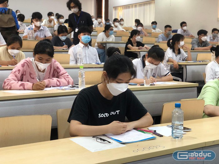 Thí sinh dự thi đợt 1 kỳ thi đánh giá năng lực ở điểm thi Trường Đại học Quốc tế.