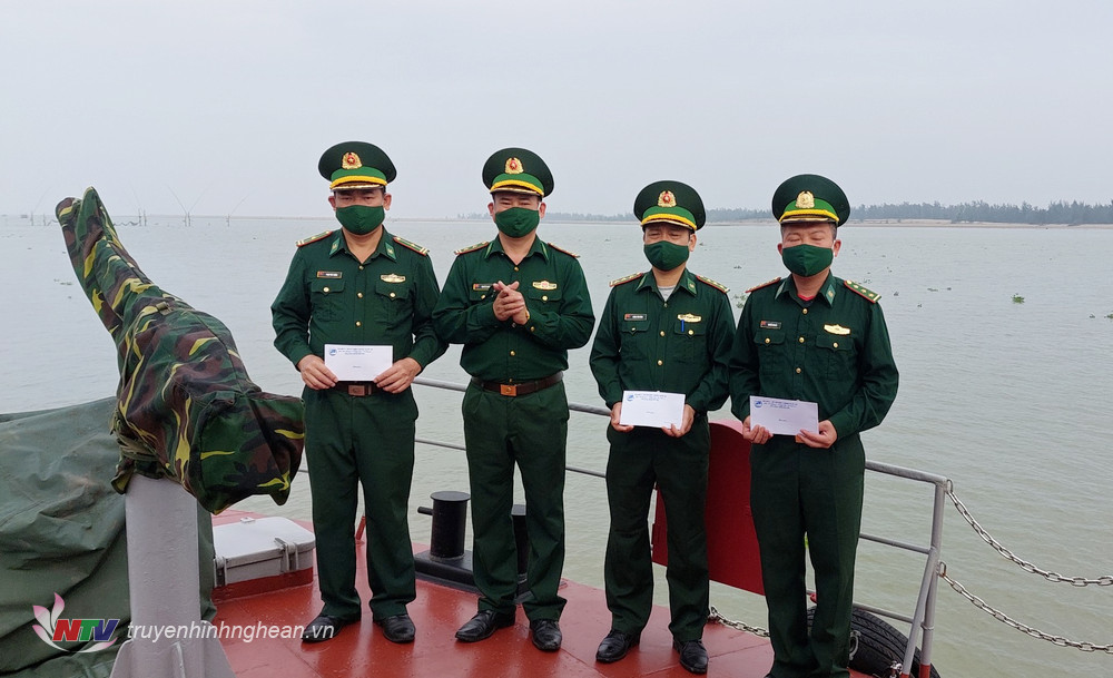 Ban Tổ chức trao giải cho các tập thể và cá nhân có thành tích xuất sắc.