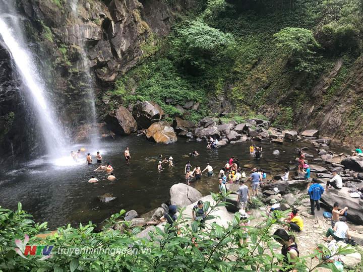 Điểm du lịch Thác Kèm.