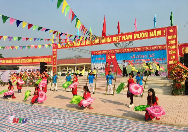 Quang cảnh lễ đón nhận Bằng công nhận xã đạt chuẩn NTM tại xã 