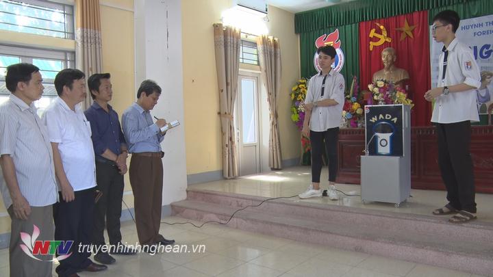 Ban tổ chức chấm 