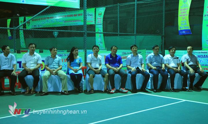Các đại biểu dự lễ bế mạc và trao giải.