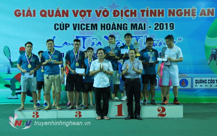 Trao giải nội dung Đôi nam 3.75