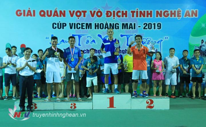 Trao giải nội dung Đơn nam