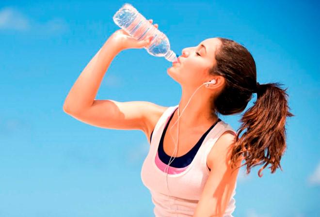 Ảnh hưởng đến quá trình hydrate hóa: Mục đích chính của việc uống nước là tăng cường quá trình bù nước trong cơ thể. Nhưng uống nước lạnh làm chậm quá trình này. Bởi lượng nước cơ thể hấp thụ cần có nhiệt độ thích hợp. Nhưng uống nước lạnh có thể gây ra mất nước và mất năng lượng.