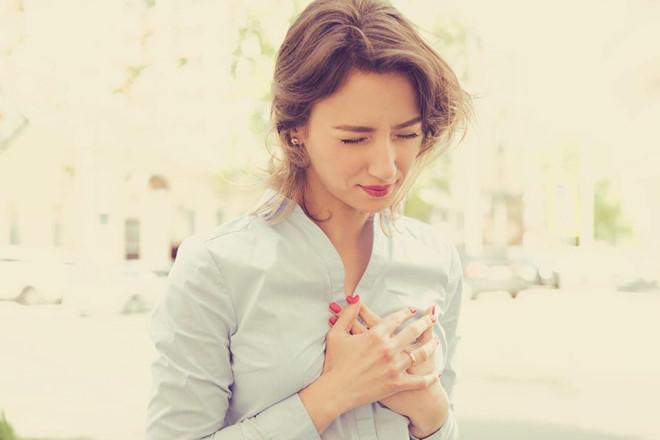 Làm chậm nhịp tim: Uống nước đá có thể khiến nhịp tim của bạn giảm xuống. Điều này là do tĩnh mạch thần kinh ở phía sau cổ và hệ thống thần kinh tim bị ảnh hưởng bởi nhiệt độ lạnh giảm đột ngột. 