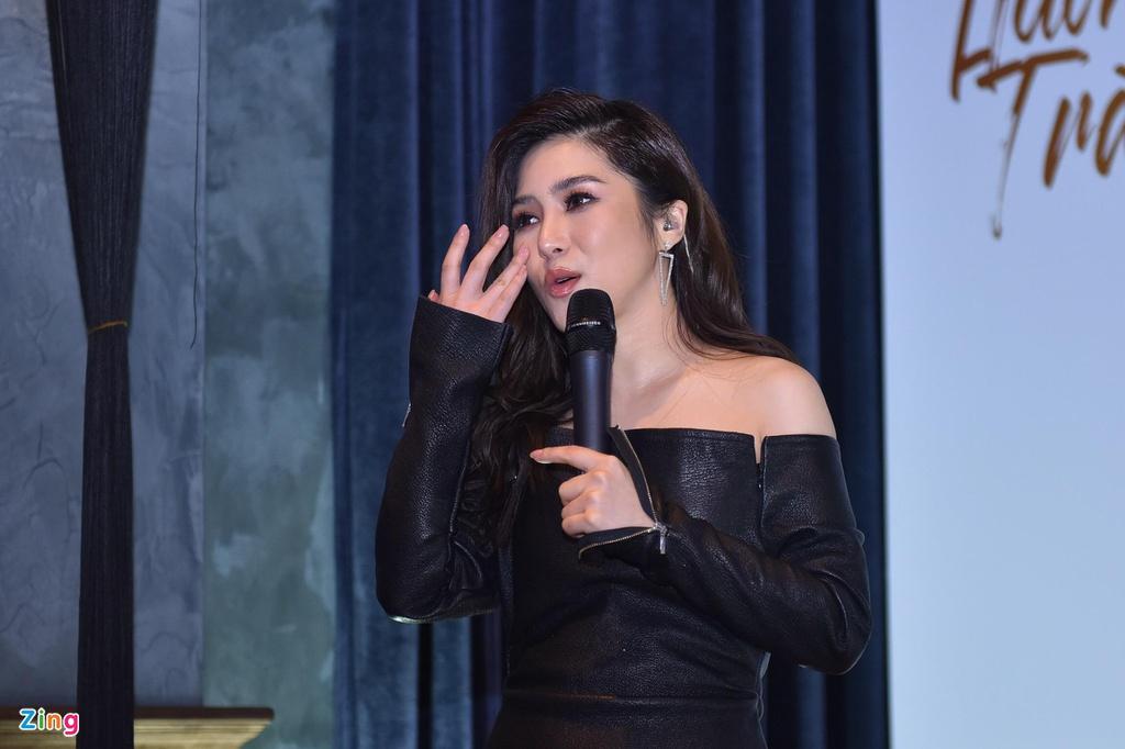 Hương Tràm trong buổi chia tay khán giả Hà Nội một năm trước.