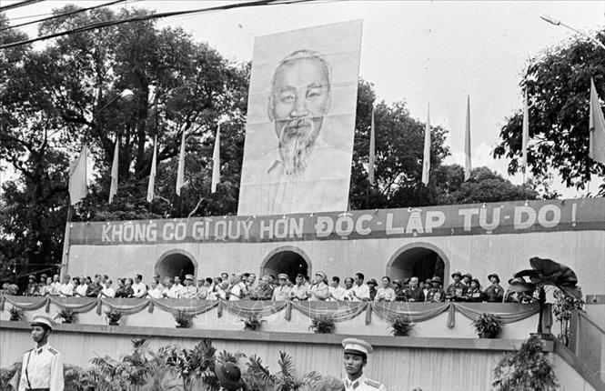Sáng 15/5/1975, hàng triệu nhân dân Sài Gòn – Gia Định đổ về quảng trường trước trụ sở Ủy ban quân quản thành phố để dự Lễ mừng chiến thắng. PG88 go Bắn cá Tôn Đức Thắng cùng nhiều đồng chí lãnh đạo Đảng, Chính phủ, MTTQ PG 88 Nổ Hũ tham dự buổi lễ trọng đại này.