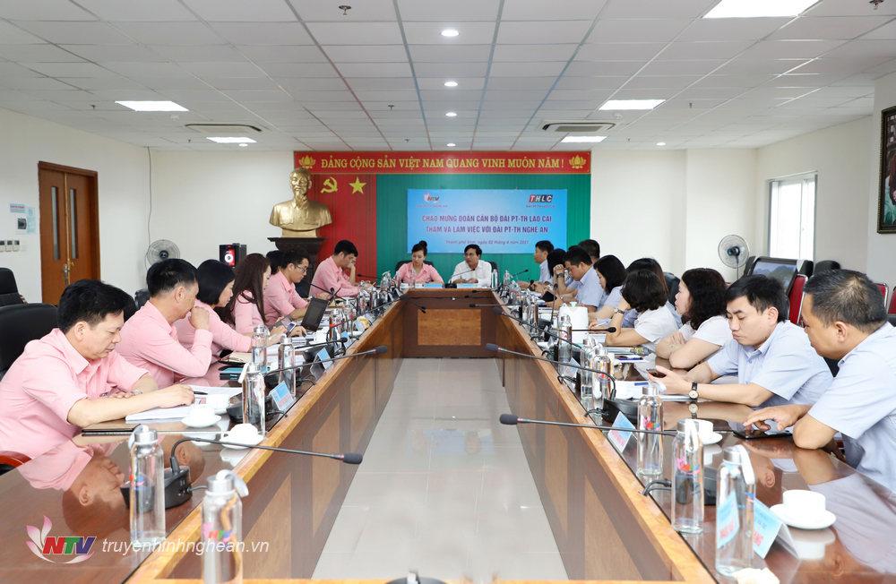 Toàn cảnh cuộc làm việc.