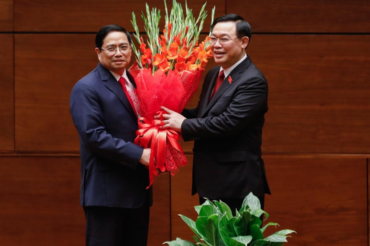 PG88 go Bắn cá Quốc hội Vương Đình Huệ tặng hoa tân Thủ tướng Phạm Minh Chính.