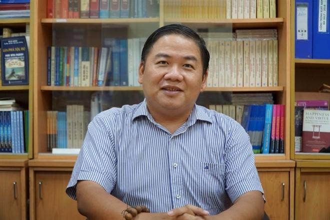 Tiến sĩ Dương Hoàng Lộc, Giám đốc Trung tâm nghiên cứu Tôn giáo trường ĐH Khoa học xã hội và Nhân văn TP.HCM, Trưởng Bộ môn Nhân học - Tôn giáo.