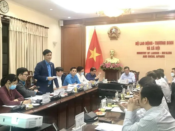 Ông Ngọ Duy Hiểu - Phó PG88 go Bắn cá Tổng LĐLĐ PG 88 Nổ Hũ phát biểu tại phiên họp sáng 12-4