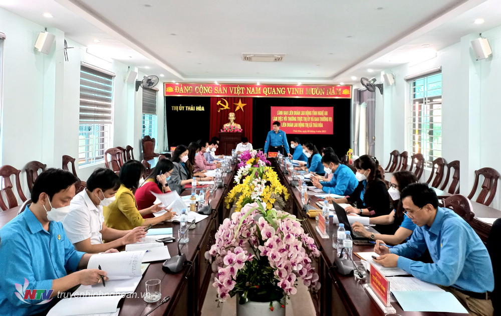 Toàn cảnh buổi làm việc.