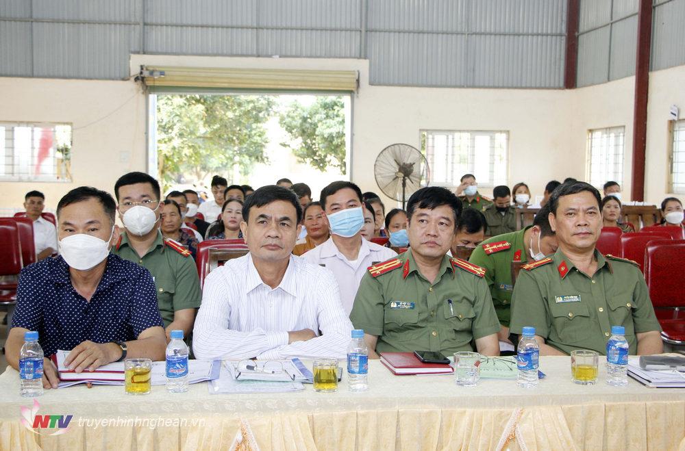 Đại diện thường trực ủy ban đoàn kết công giáo tỉnh; lãnh đạo các phòng PA02, PV05, PX03 công an tỉnh, lãnh đạo công an huyện và MTTQ dự lễ ra mắt.
