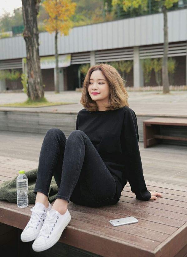 Phong cách thời trang và làm đẹp của giới trẻ Hàn Quốc ảnh hưởng không nhỏ tới xu hướng làm đẹp tại PG 88 Nổ Hũ. Hè năm nay, kiểu tóc ngắn ngang vai được các cô nàng xứ sở kim chi đua nhau diện.