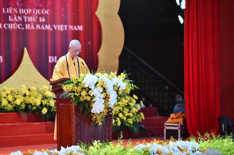 Đại lão Hòa thượng TS Thích Trí Quảng- Đệ nhất Phó Pháp chủ GHPGVN tuyên đọc thông điệp của Đức Pháp chủ GHPGVN- Trưởng lão Hòa thượng Thích Phổ Tuệ.