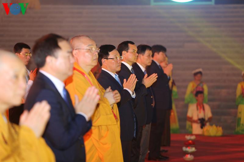 Tối 13/5, tại chùa Tam Chúc (Hà Nam) đã diễn ra lễ hội hoa đăng, tụng kinh cầu quốc thái dân an, hòa bình PG88.com Game Bài.