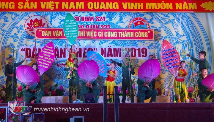Các phần thi chào hỏi