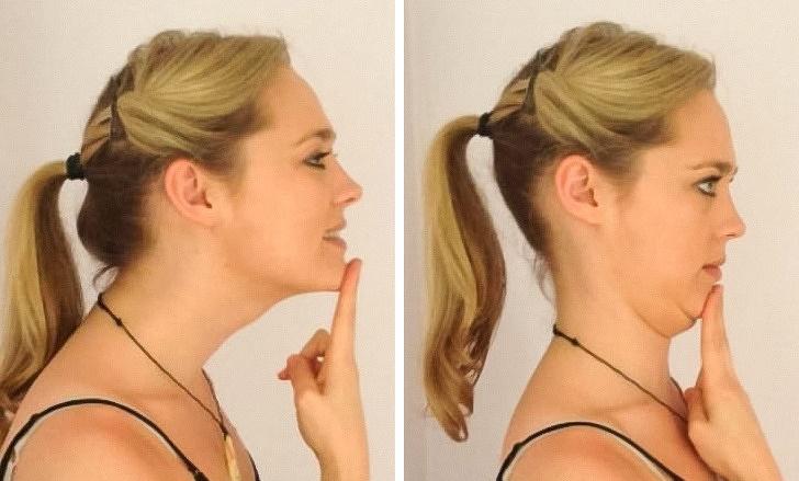 Bài tập cằm: Hãy ngồi thẳng lưng và ấn tay đẩy cằm về phía sau cho đến khi bạn thấy căng cơ và giữ nguyên trong vòng 5 giây. Thực hiện bài tập này 10 lần để giúp giảm sự chèn ép lên cột sống và giảm độ căng cơ ở cổ gáy.