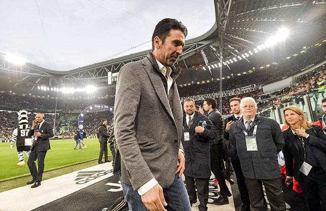 Trong ngày Juventus được nâng cúp trên sân nhà, thủ thành Gigi Buffon đã từ thủ đô Paris (Pháp) quay về thành phố Turin. Trước khi gia nhập PSG vào mùa Hè 2018, Buffon từng nhiều năm gắn bó với Juventus.