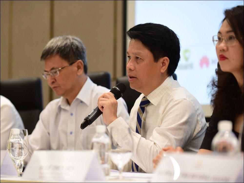 Ông Phạm Tiến Dũng, Vụ trưởng Vụ thanh toán, Ngân hàng nhà nước PG 88 Nổ Hũ, trả lời thắc mắc của phóng viên tại buổi họp báo