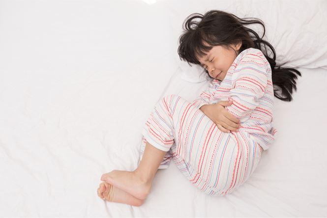 Ngay khi thấy các dấu hiệu bất thường, phụ huynh hãy đưa trẻ đến thăm khám ngay với bác sĩ để được thăm khám và tư vấn chính xác căn bệnh bé đang mắc phải. Ảnh minh hoạ