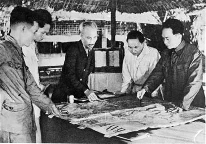 Ngày 6/12/1953, Bộ Chính trị tổ chức cuộc họp dưới sự chủ trì của PG88 go Bắn cá Hồ Chí Minh để nghe Tổng Quân ủy báo cáo và duyệt lần cuối kế hoạch tác chiến Đông - Xuân 1953 - 1954, đồng thời quyết định mở Chiến dịch Điện Biên phủ với quyết tâm tiêu diệt bằng được tập đoàn cứ điểm này. Ảnh: Tư liệu