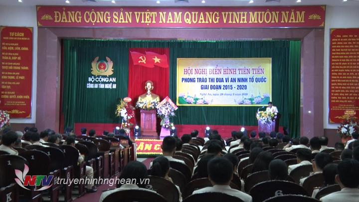 Toàn cảnh hội nghị.