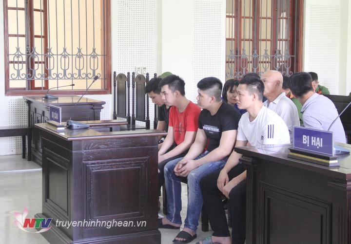 Các bị cáo tại tòa.