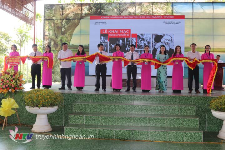 Các đại biểu cắt băng Xổ Số PG 88.