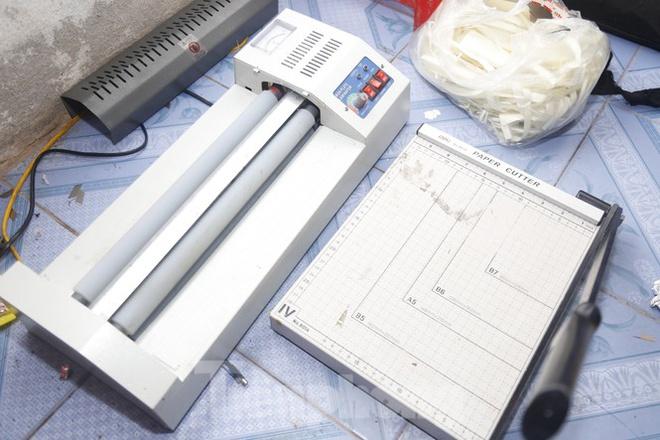 Công an Nam Định thu giữ máy móc, thiết bị, nguyên vật liệu để sản xuất tiền giả.