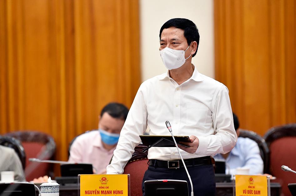 Bộ trưởng Bộ TT&TT Nguyễn Mạnh Hùng phát biểu tại cuộc làm việc. 
