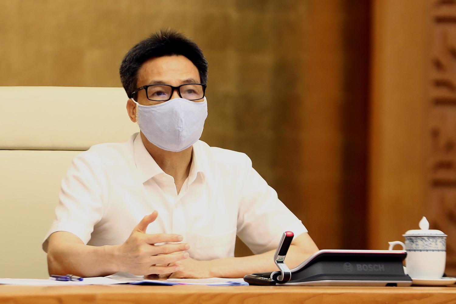 Phó Thủ tướng Vũ Đức Đam đề nghị Bộ Y tế sớm chỉ đạo, hướng dẫn Bắc Ninh, Bắc Giang mạnh dạn đổi mới xét nghiệm, cách ly, điều trị làm hình mẫu ứng phó nếu có dịch ở những nơi tập trung đông người như các khu công nghiệp. Ảnh: VGP