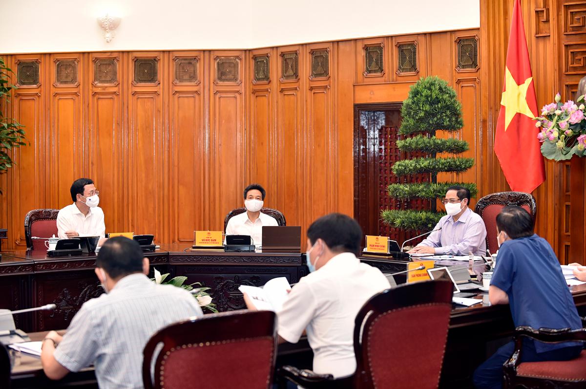Thủ tướng đề nghị Bộ xây dựng cơ chế, chính sách để huy động mọi nguồn lực hợp pháp cho phát triển, đặc biệt là cho phát triển hạ tầng chiến lược và các ngành mũi nhọn; không trông chờ, ỷ lại vào nhà nước, phát huy tinh thần tự lực tự cường, vươn lên từ bàn tay, khối óc của mình.