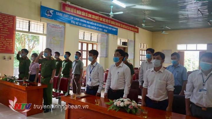 Các đại biểu dự buổi lễ.