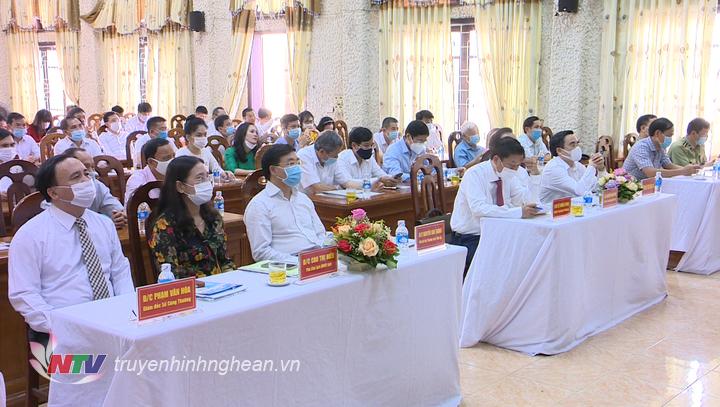 Các đại biểu dự buổi tọa đàm.