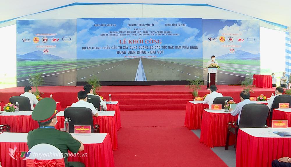 Quang cảnh lễ khởi công.