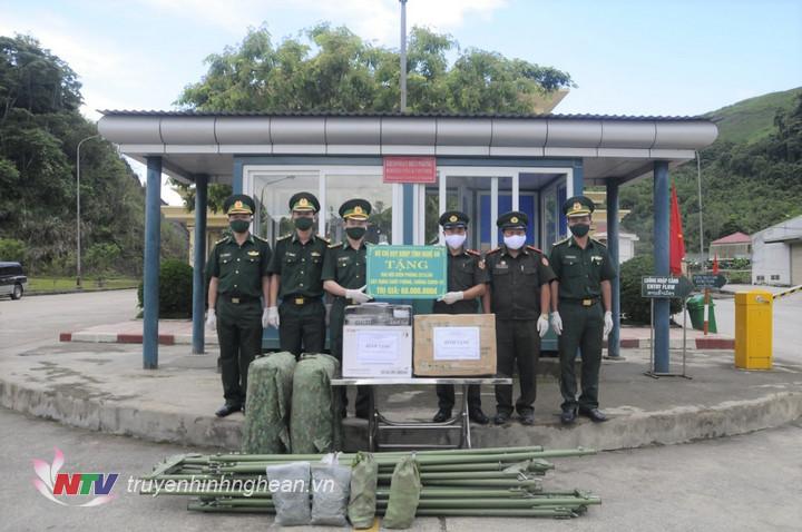 Bộ Chỉ huy BĐBP PG88 go Bắn cá trao kinh phí, vật chất hỗ trợ công tác phòng chống dịch Covid – 19 cho đơn vị